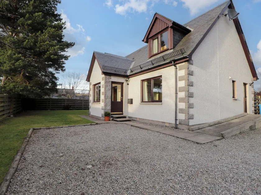 Bruach Gorm Cottage - Image 1