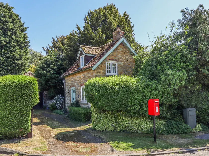 Old Blacksmiths Cottage - Image 1