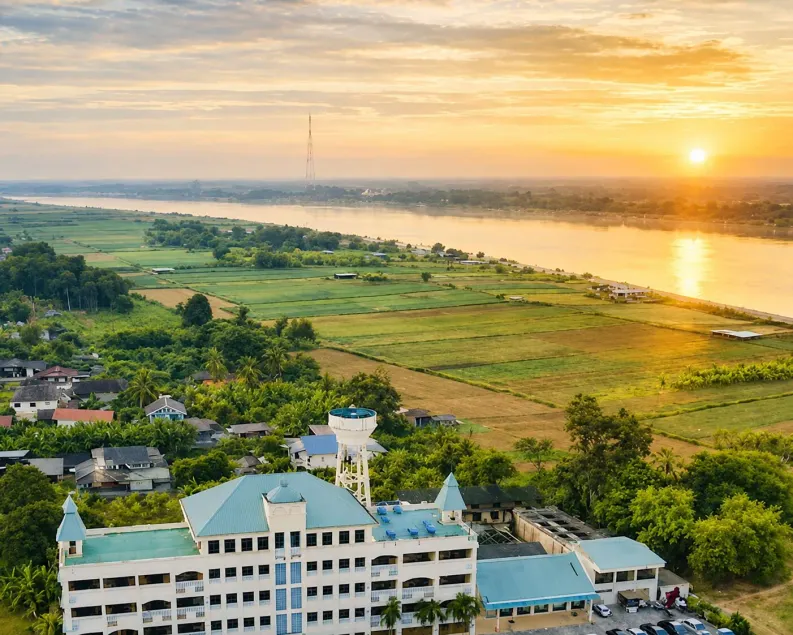 Royal Jommanee Hotel - Image 1