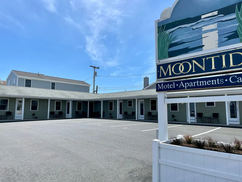 Moontide Motel Cabins & Apartments - Image 1
