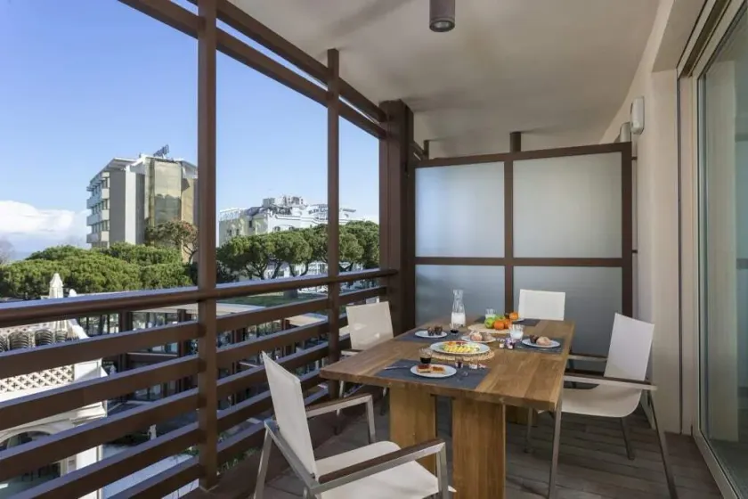 Embassy Aparthotel - Image 1