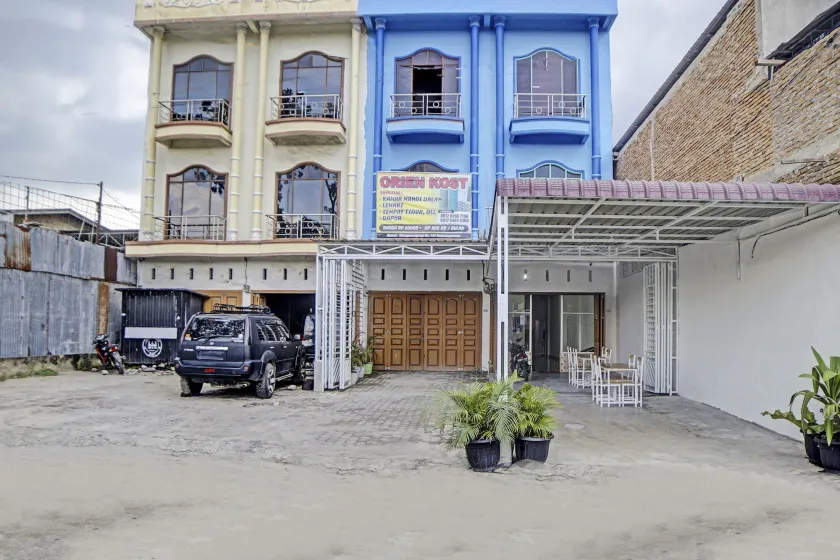 RedDoorz at Orien Guesthouse Pematang Siantar - Image 1