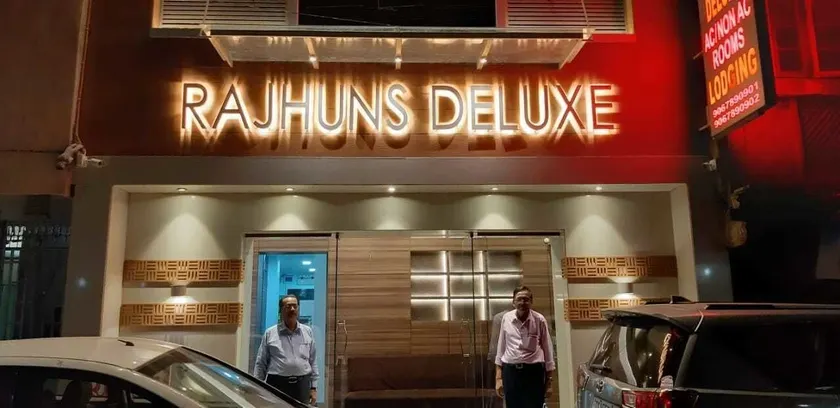 Rajhuns Deluxe Lodging - Image 1