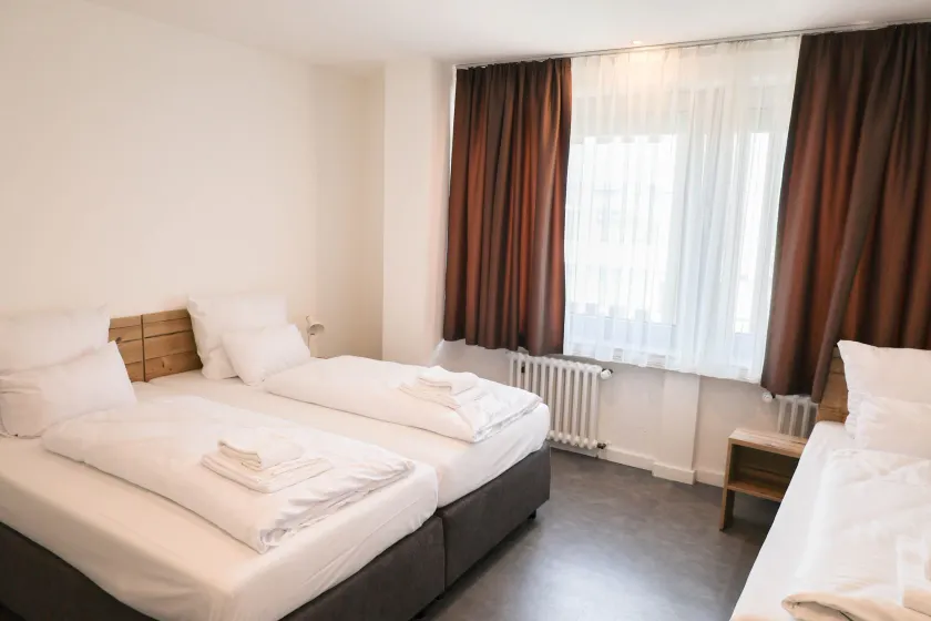 URBAN OAK Smart Stay - Image 1