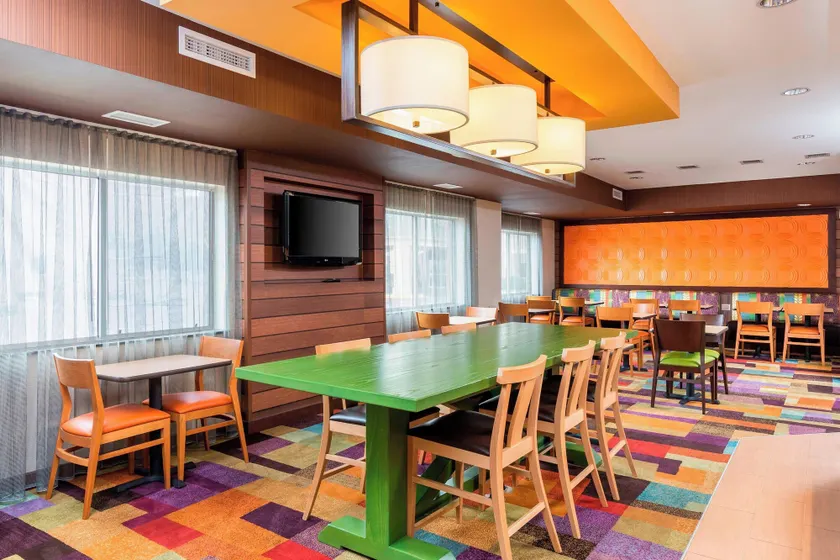 Fairfield Inn & Suites Lincoln - Image 1