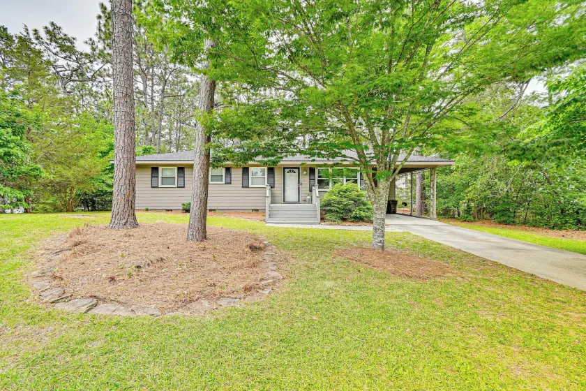 < 2 Mi to Golf Course: Pinehurst Home w/ Deck! - Image 1