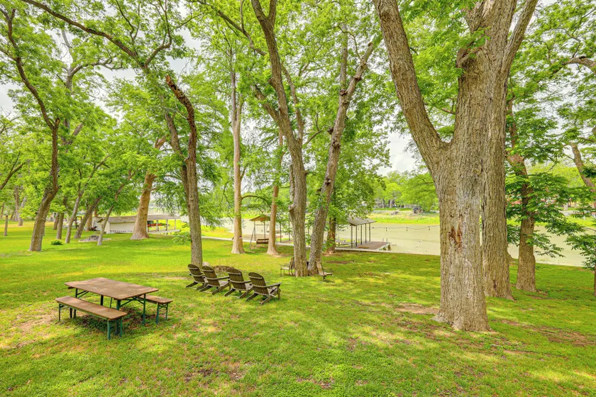 Waterfront Seguin Lake House Near Downtown - Image 1