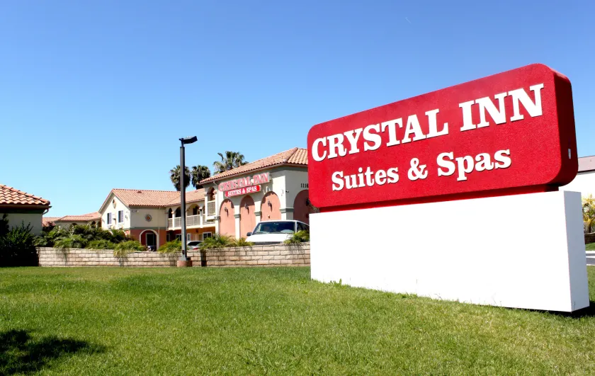 Crystal Inn Suites & Spas - Image 1