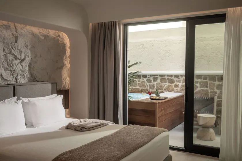 Soleil Rooms and Suites - Image 1