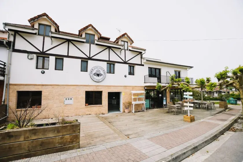 Latas Surf Lodge - Image 1