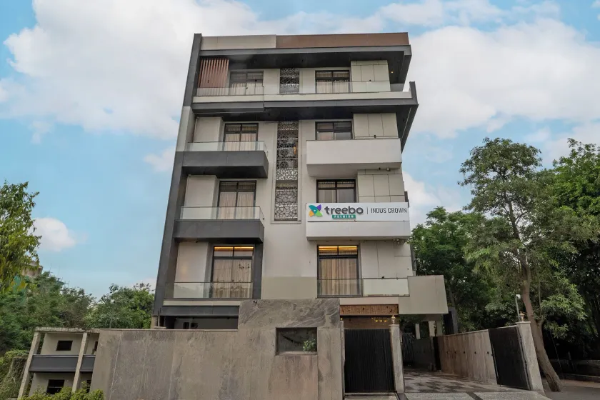 Treebo Premium Indus Crown - Image 1