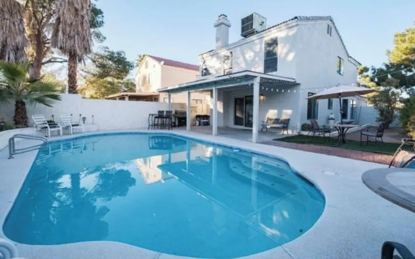 Summerlin Sensation Splash in the Pool - Image 1