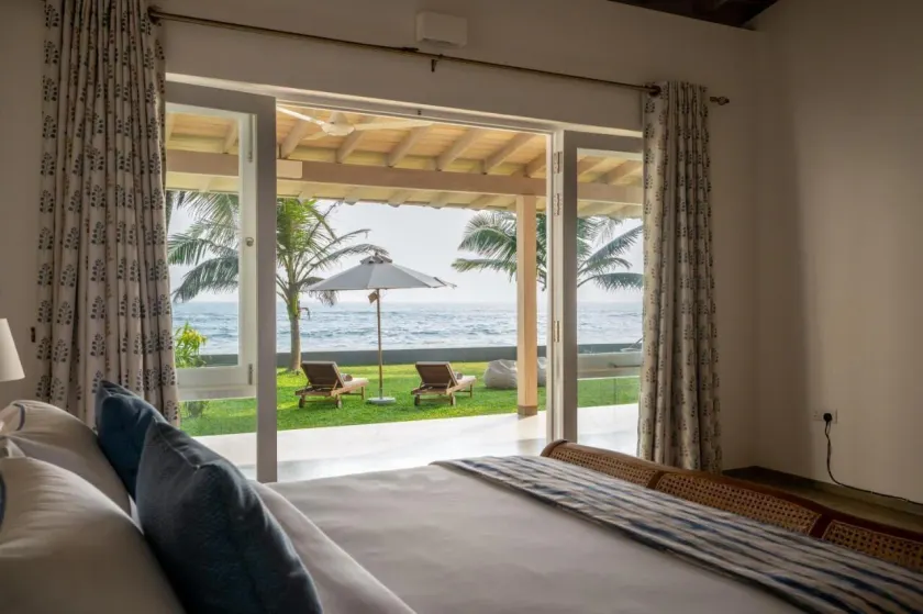 Nil Ralla - 5BR Beachfront Villa, Private Pool, Cook - Image 1