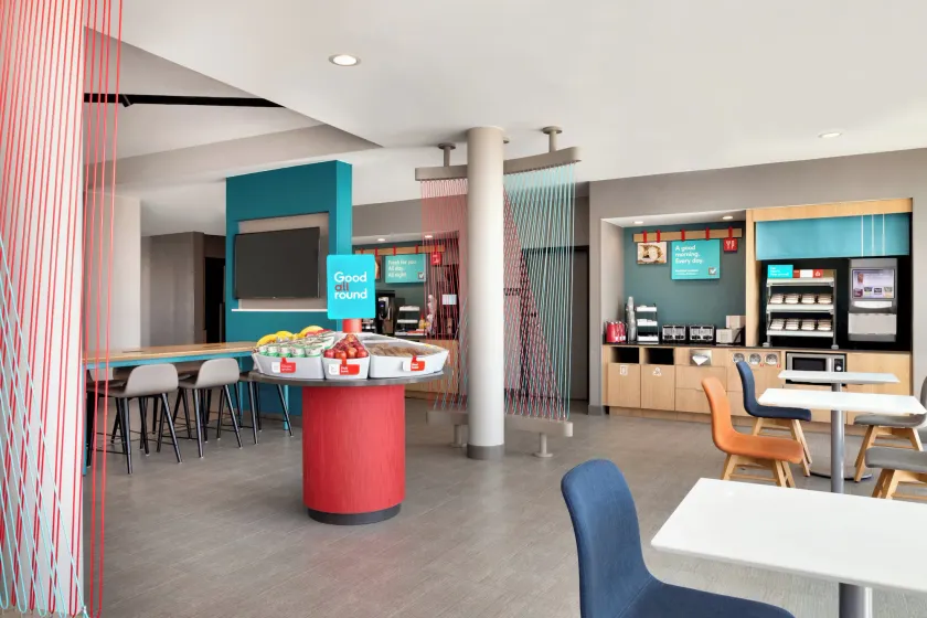 avid hotels - Byron - Warner Robins by IHG - Image 1