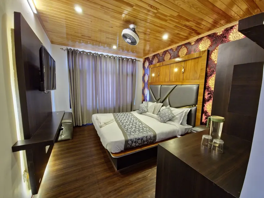 Seven Hills Hotel Srinagar  - Image 1