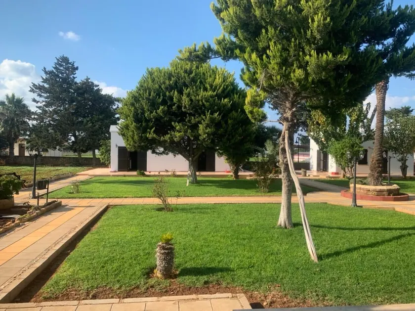 Villa Lembos Hotel - Image 1
