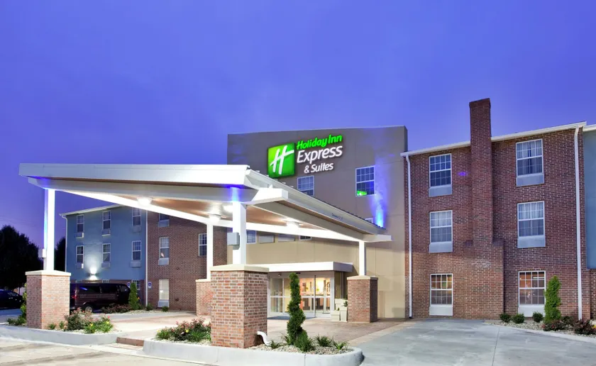 Holiday Inn Express Hotel & Suites North Kansas City by IHG - Image 1