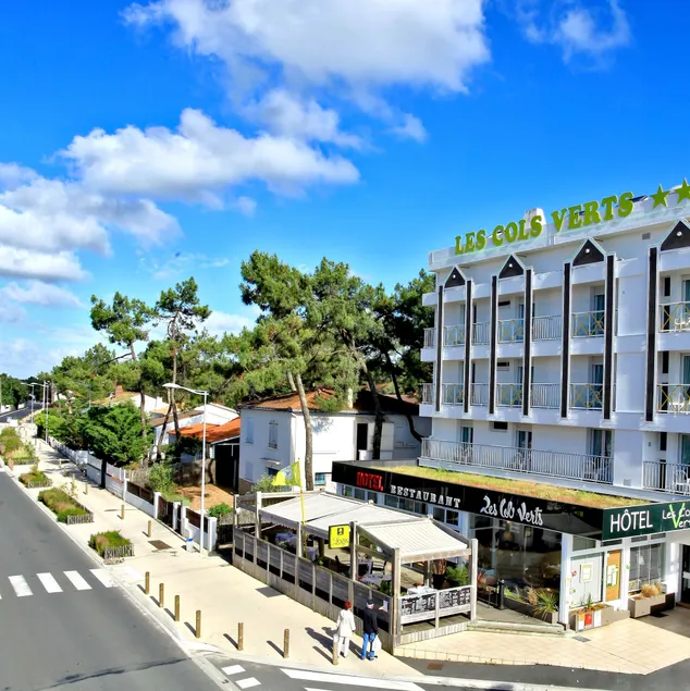 Les Cols Verts - Logis Hôtels - Image 1