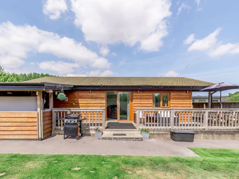 Kingfisher Lodge - Image 1