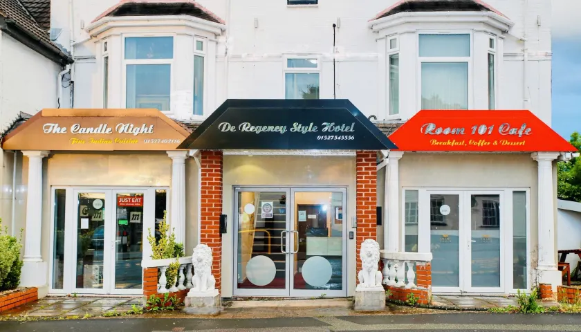 De Regency Style Hotel - Image 1