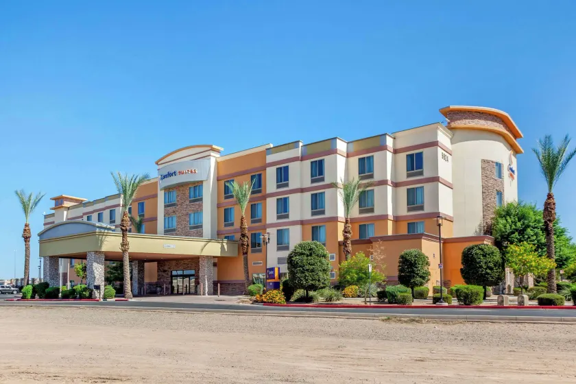 Comfort Suites Glendale - State Farm Stadium Area - Image 1
