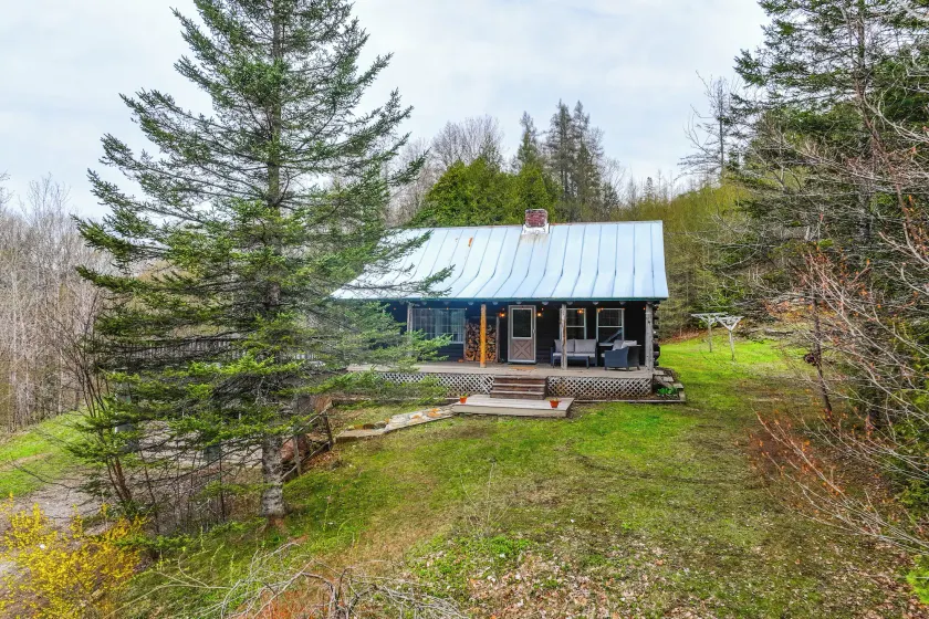 2 Mi to Lake Willoughby: Peaceful Log Cabin! - Image 1