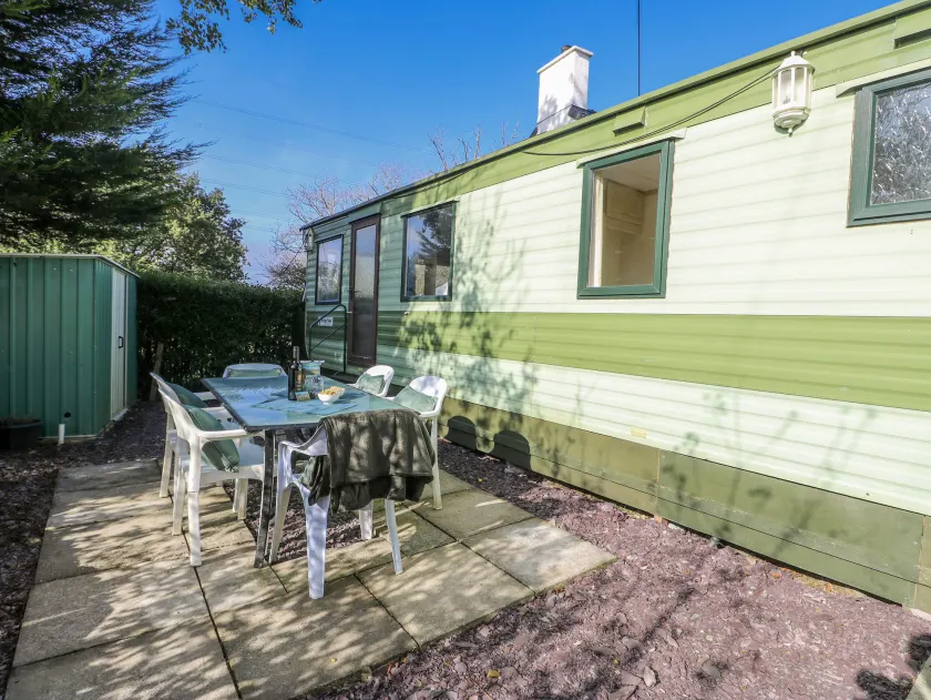 Meadow Island Caravan - Image 1