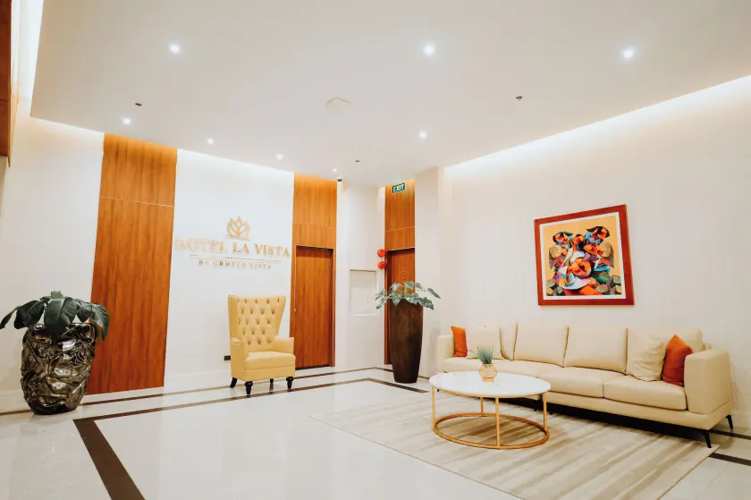 Hotel La Vista by Grotto Vista - Image 1