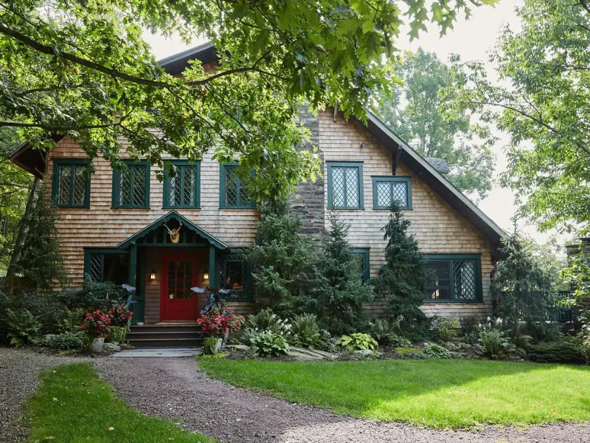 Deer Mountain Inn - Image 1