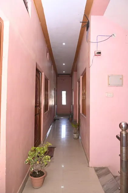 Goroomgo Mahamaya Guest House Varanasi - Saguão