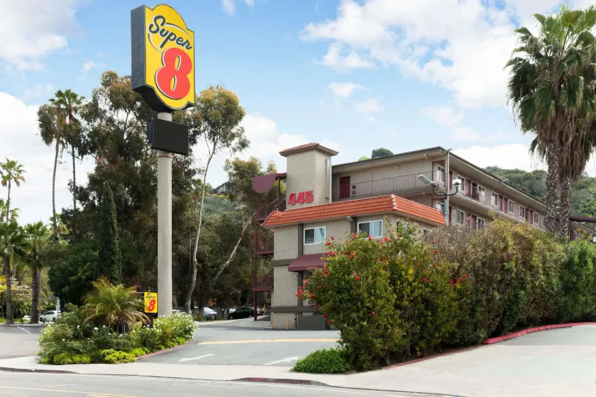 Super 8 by Wyndham San Diego Hotel Circle - Image 1