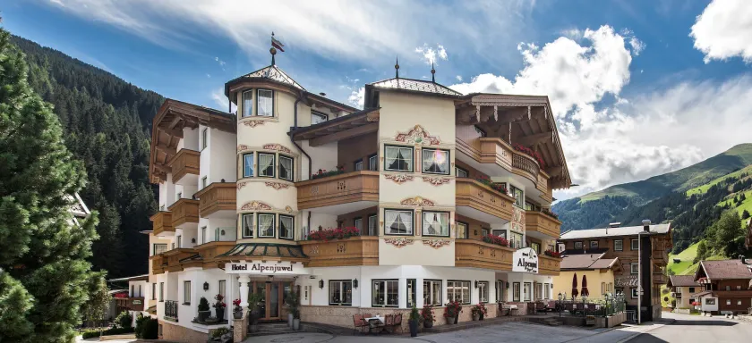 Hotel Alpenjuwel 4 Sterne Superior - Image 1