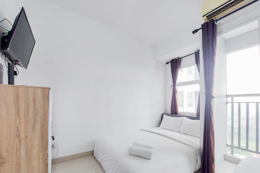 Cozy And Enjoy Living Studio Room At Serpong Garden Apartment - Room
