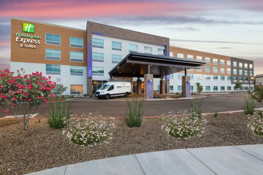 Holiday Inn Express & Suites - Phoenix - Airport North by IHG - Image 1