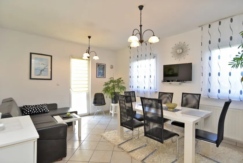 House 1044 - Image 1