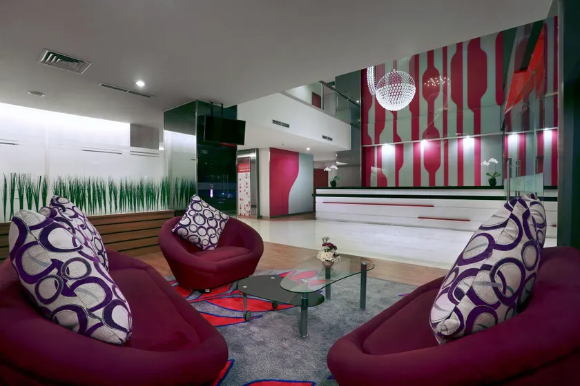 Yusra Inn Hotel Bekasi - Image 1