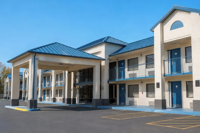 Eco Lodge Inn & Suites Bentonville near I 49 - Image 1