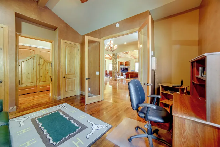 Stunning Hopland Vacation Rental w/ Pool & Hot Tub - Lobby