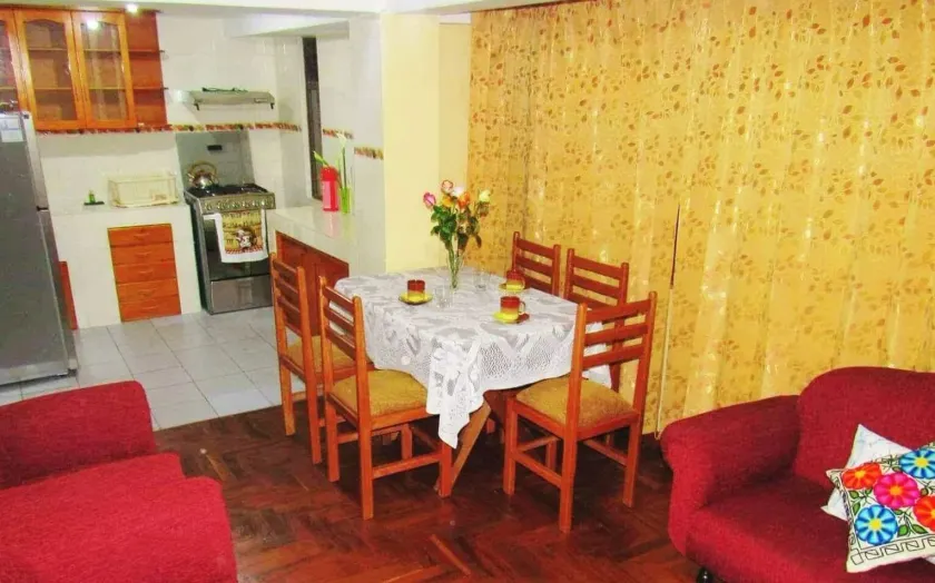 Amigos Del Mundo Guesthouse - Image 1