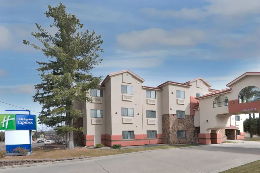 Holiday Inn Express Show Low by IHG - Image 1