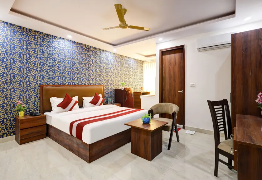 Hotel The Venice- Near Indraprastha Apollo Hospital - Image 1
