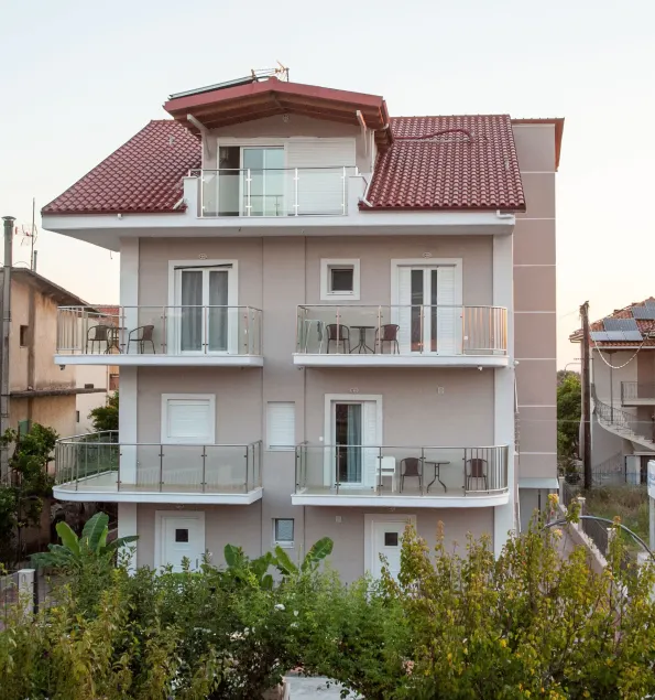 Vanessa's Rooms & Apartments - Image 1