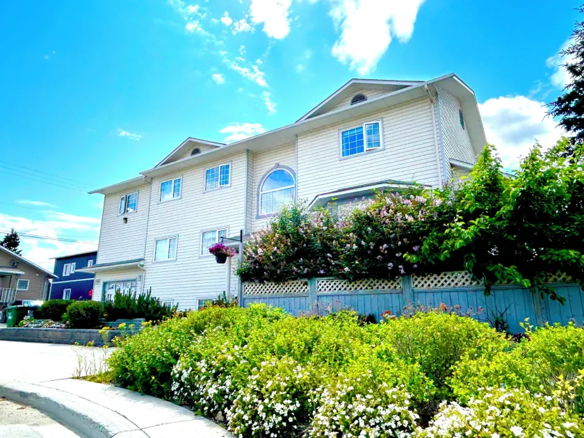 Midnight Sun Inn - Image 1
