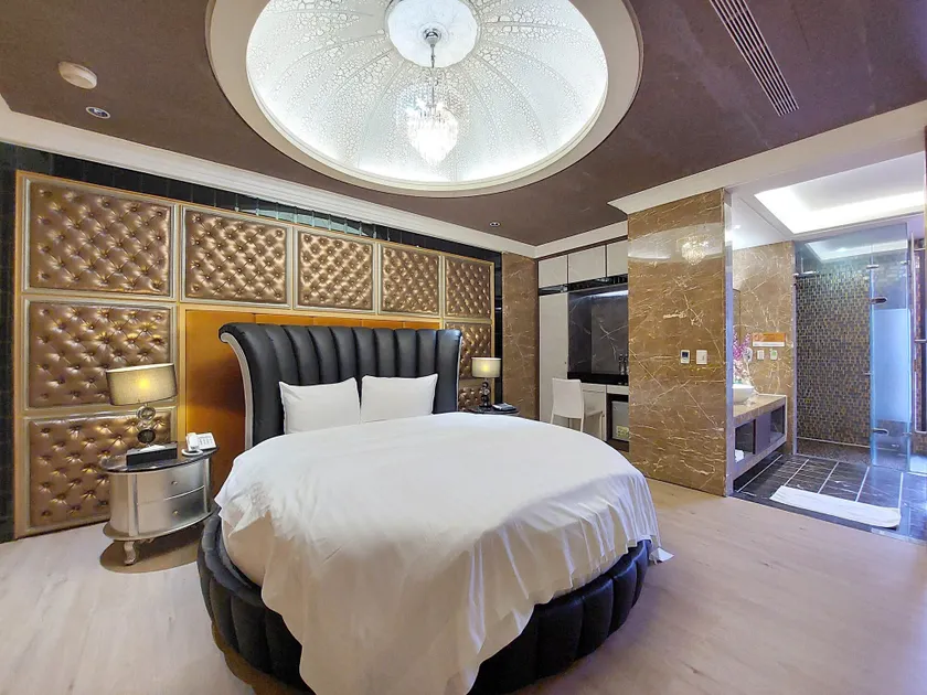 Elysees Motel - Image 1
