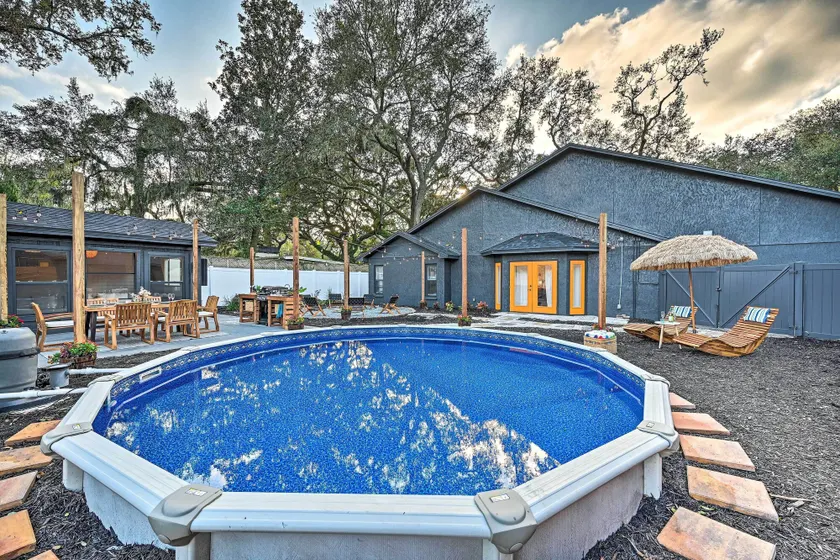 Outdoor Oasis! Group Getaway w/ Pool in Brandon - Image 1