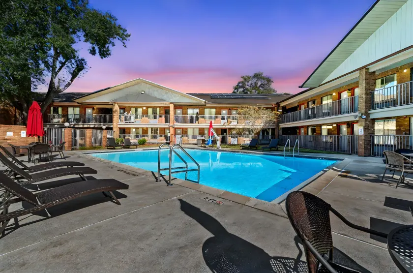 Ramada by Wyndham Temple Terrace/Tampa North - Image 1