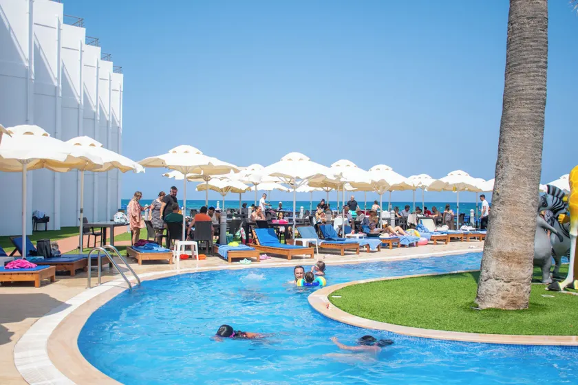 Mimoza Beach Hotel - Image 1