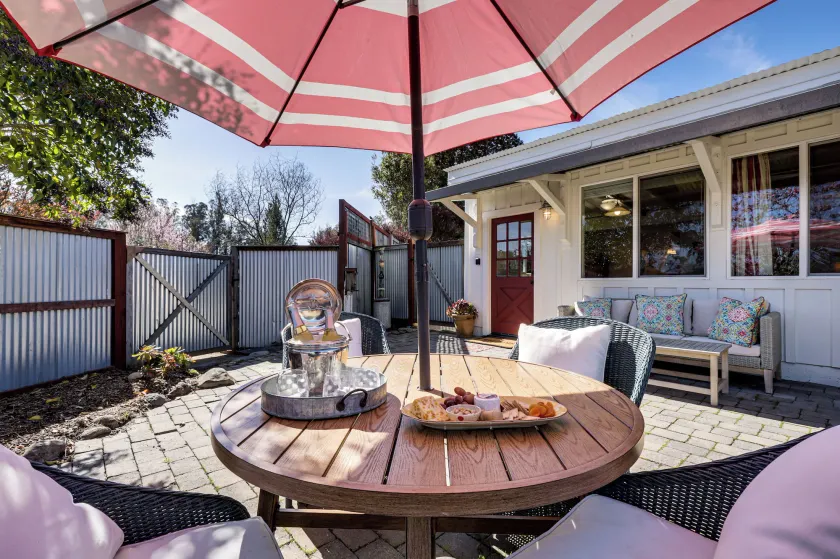 'red Barn Guest Cottage' Wine Country Escape - Image 1