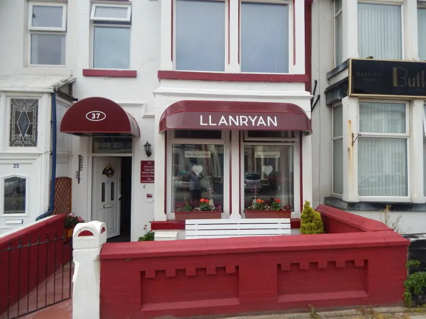Llanryan Guest House - Image 1