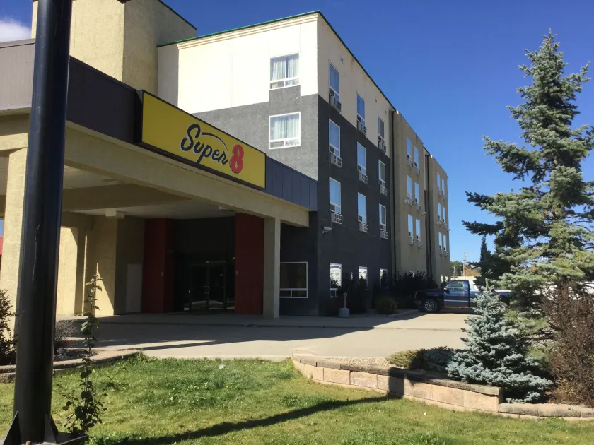 Super 8 by Wyndham Edson - Image 1